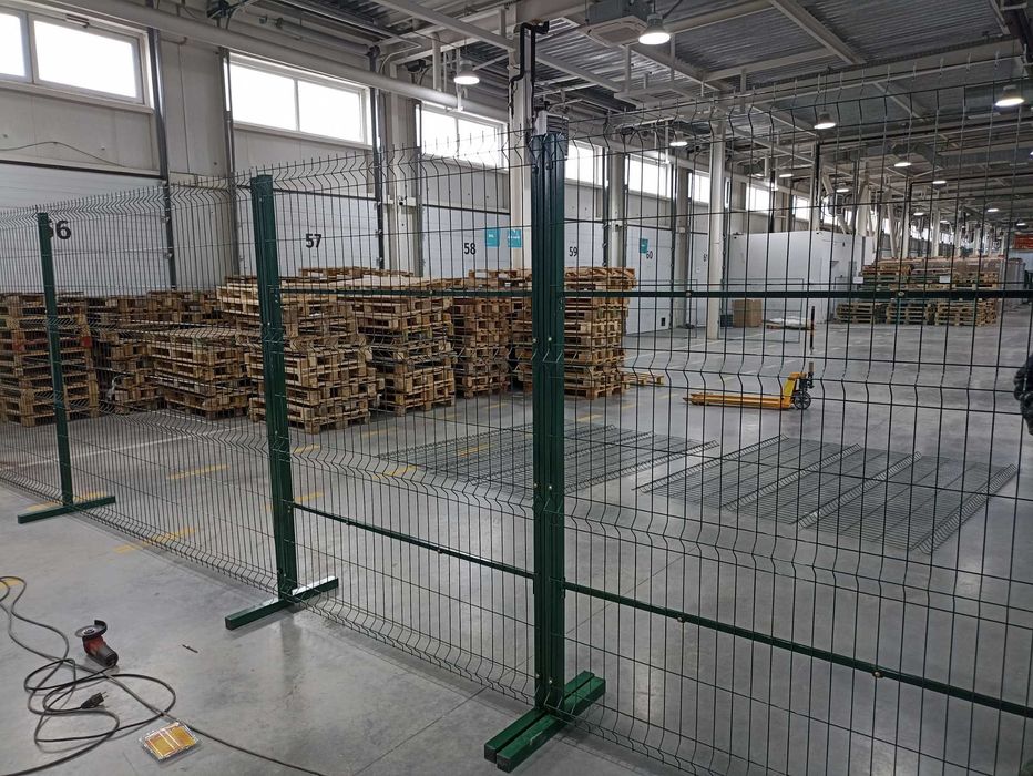 крепления на  забор скобы для сеток