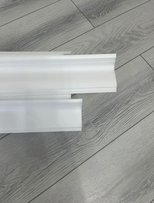 Продам потолочный плинтус