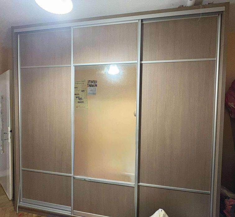 Гардероб с плъзгащи врати