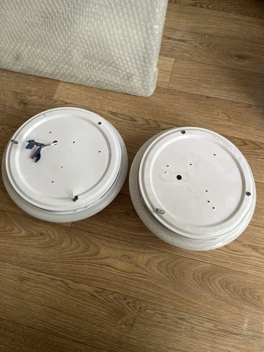 Продам потолочный светильник (плафон)