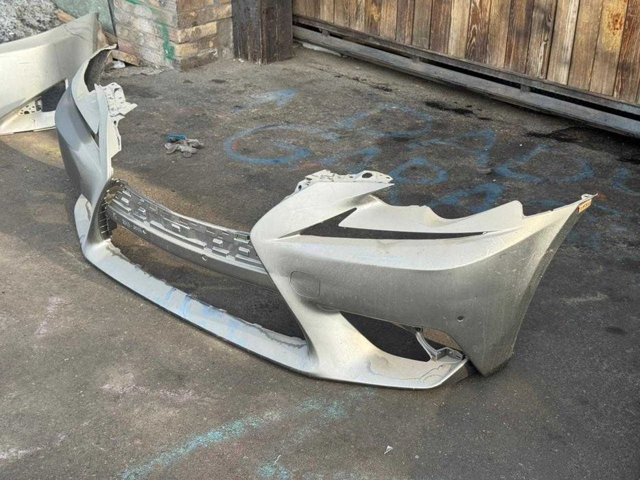 Бампер  LEXUS IS-250
