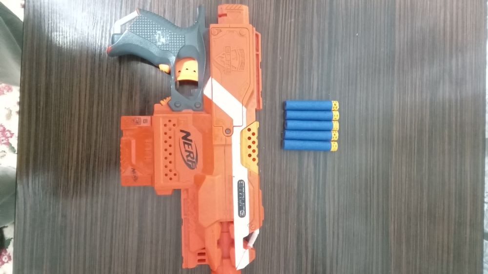 Игрушка бластер NERF STRYFE б/у