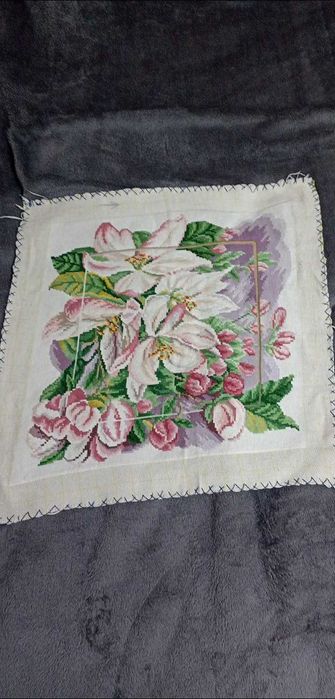 Продавам Гоблен Лилиум