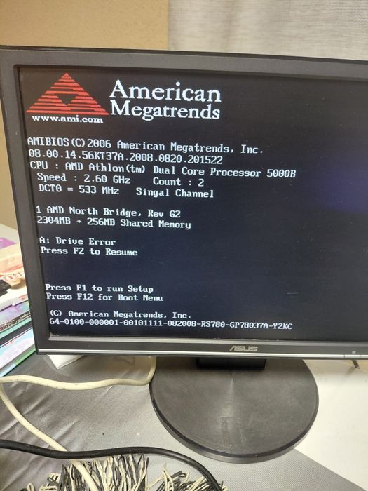 Компютър +монитор с мишка и клавиатура,четете до края