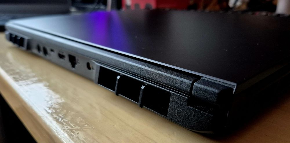 Laptop gaming i9 13900HX RTX 4080 16" 2K 240Hz 32GB DDR5 1TB NVMe