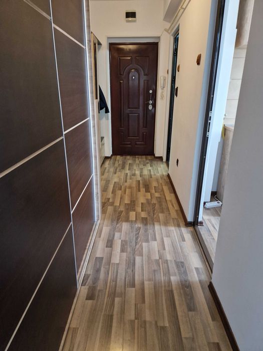 Inchiriez ap 1 camera/40 mp/1050 ron zona Apollo/ luna