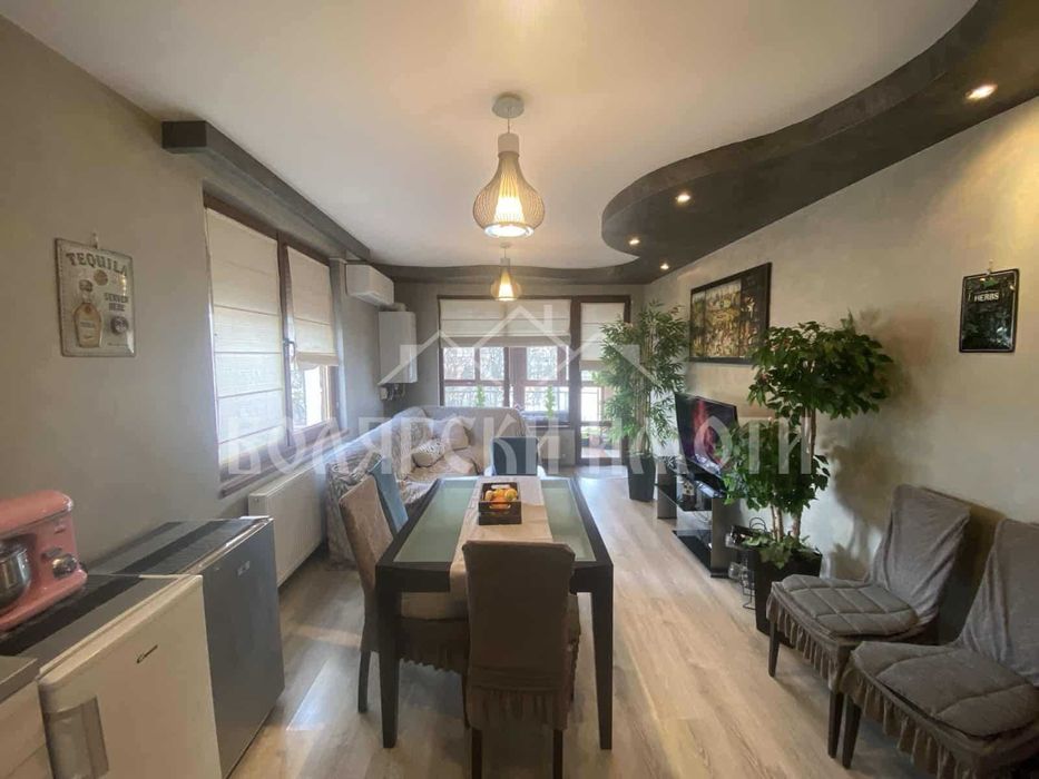 Продава се Тристаен апартамент в Велико Търново, Център - 82 кв.м за 1045 €/кв.м - Снимка #2