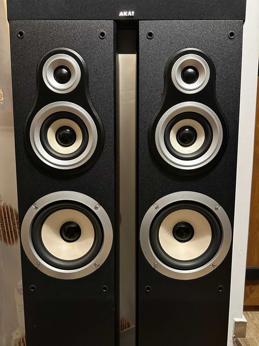 Boxe Akai si AEG