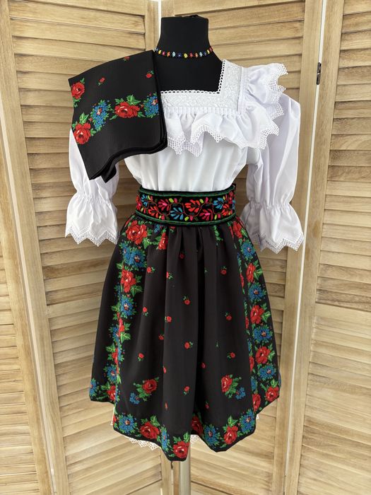 Costum popular pentru femei de Maramures