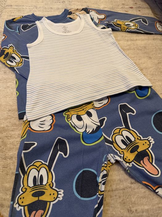 Pijamale Disney 3-4 ani + cadou maieu chicco