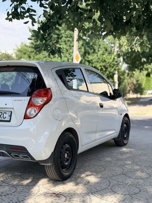 spark sotiladi 2010 yil tozza 219000 km Gaz 4 yevro