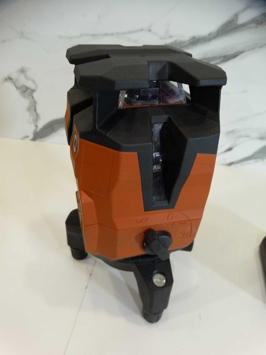 Hilti PM 40 MG - Мултилинеен лазер с зелен лъч