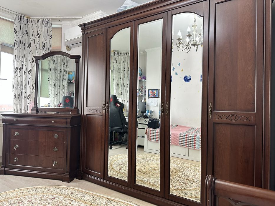 Продам спальный гарнитур