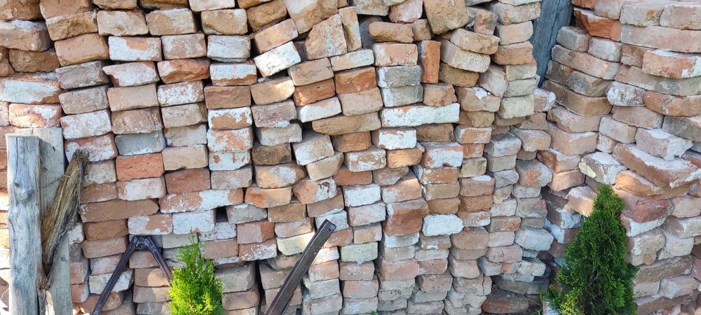 Cărămidă veche de vânzare