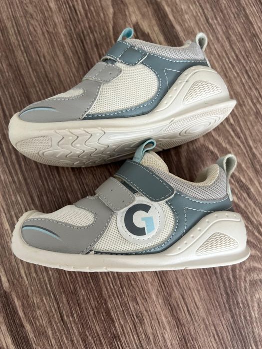 Кроссовки летние