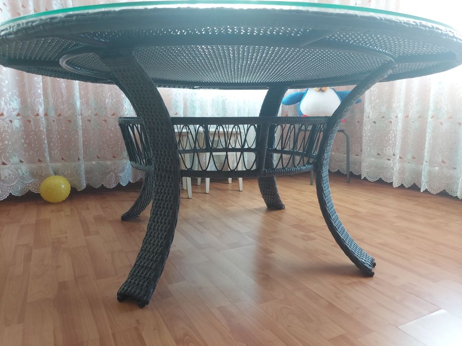 Стол в отличном состоянии