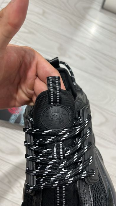 Versace chain reaction