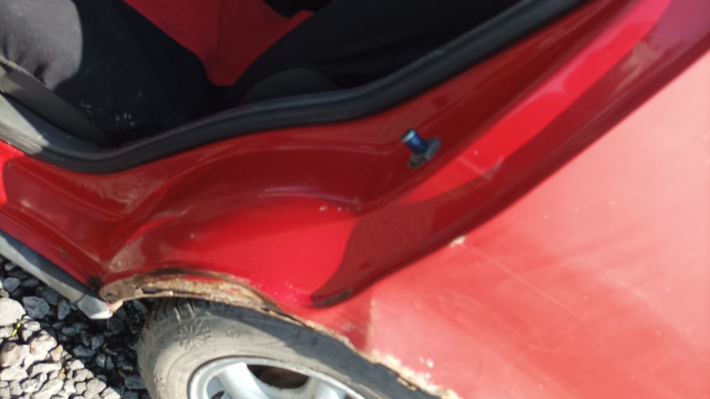 Reno 19 1990 красный