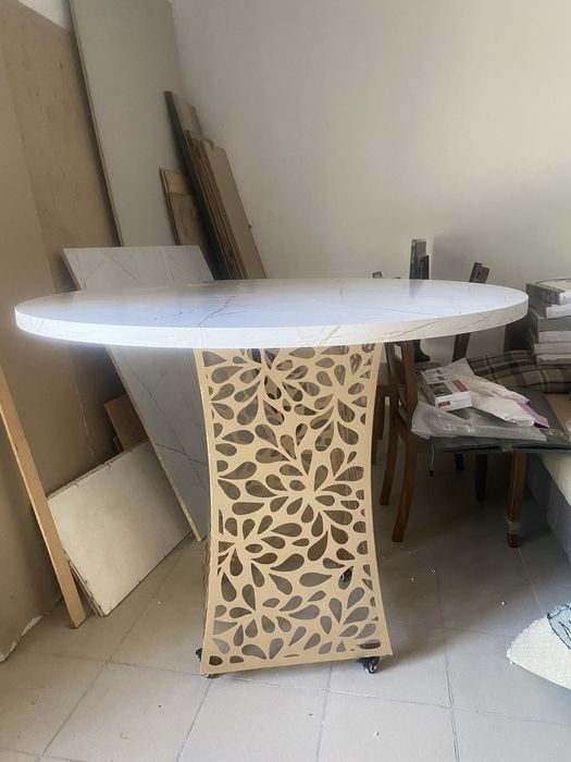 Стол для свадебных тортов