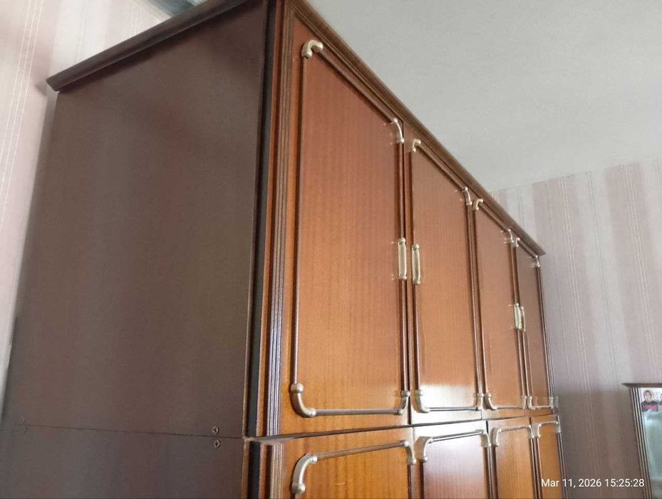 Голям четирикрилен гардероб с надстройка – много запазен