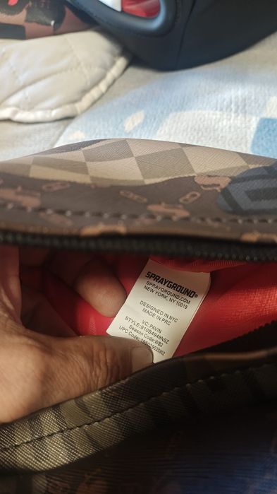 Borseta Sprayground noua, deosebita