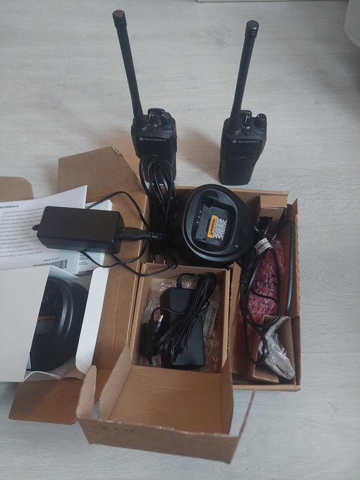 Statii radio portabile profesionale Motorola CP040 noi in cutie