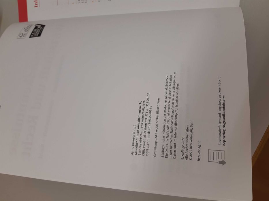 Учебницу ,,Финанси и счетоводство'' на немски език