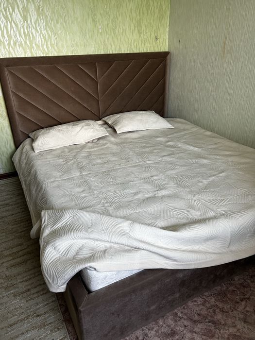 Продам двуспальную кровать