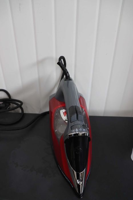 Ютия Russell Hobbs One Temperature Iron с лек дефект