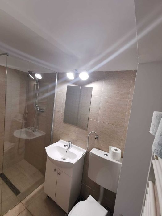 Inchiriez Apartament 3 camere in centrul Brasovului, utilitati incluse
