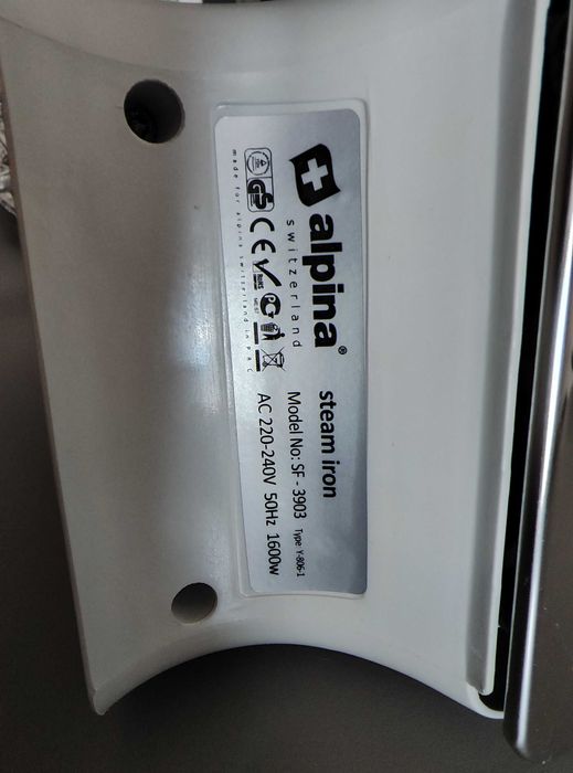 Fier de călcat Alpina 1600W cu talpă din inox.
