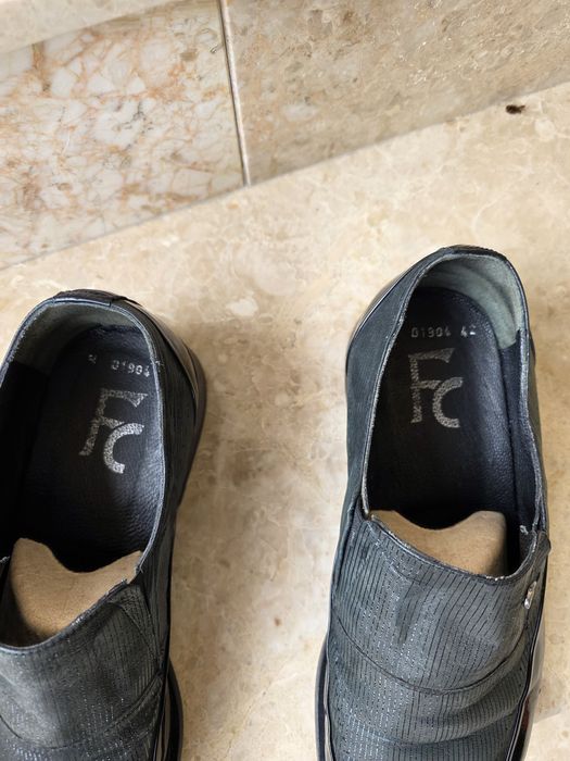 Pantofi bărbați de piele.
