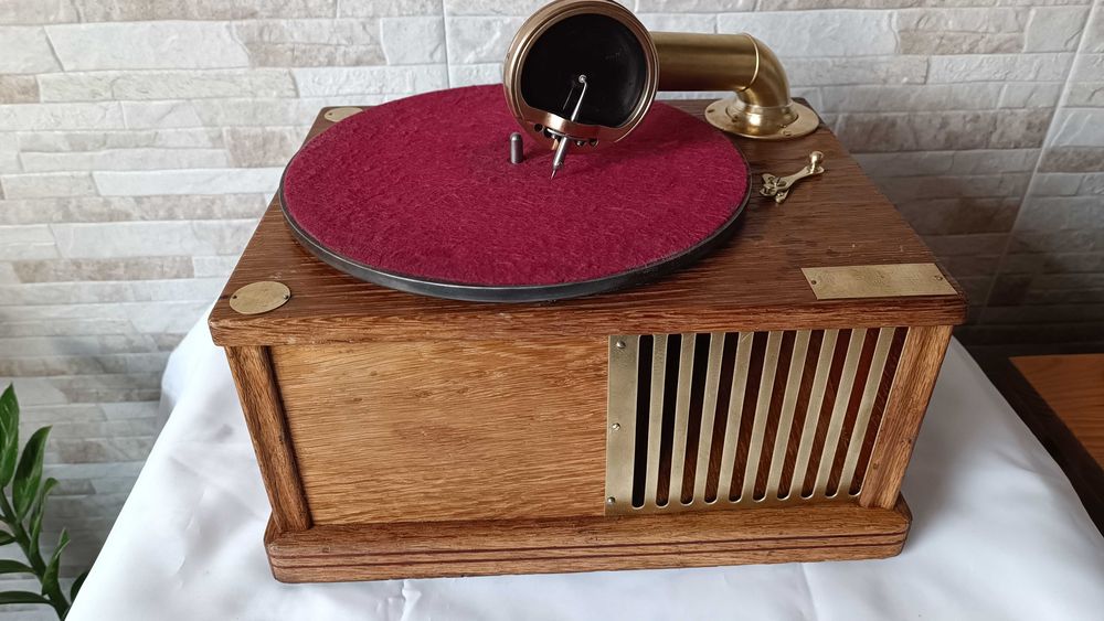 Стар грамофон с манивела - EUFON - 1909г. - Made in Hungary