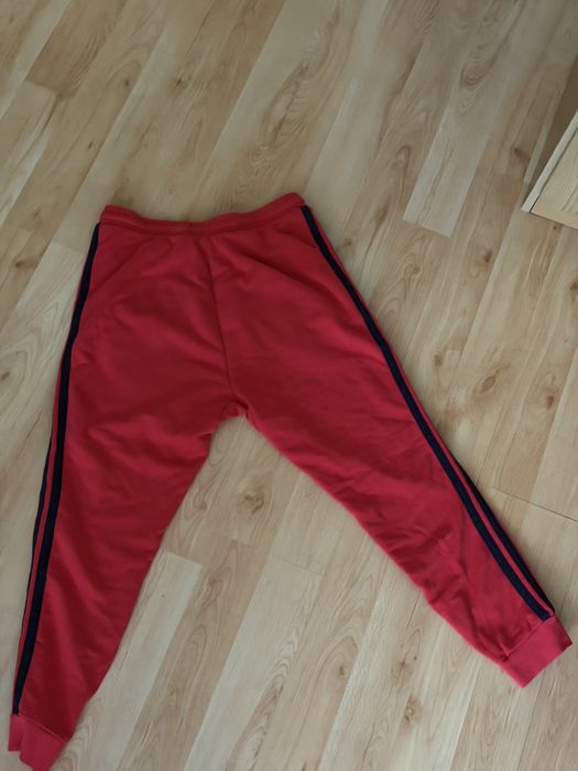 Червени панталони Adidas