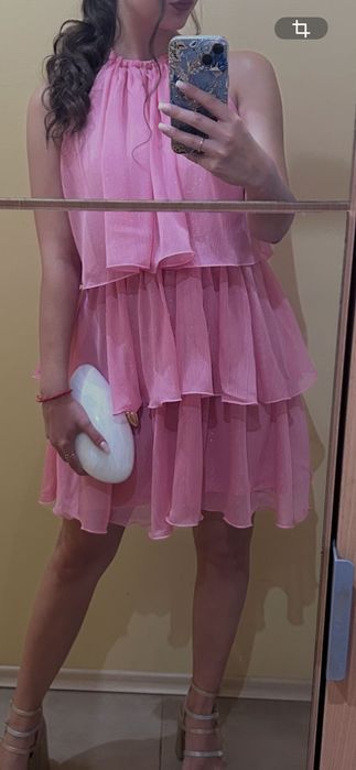 Къса розова рокля