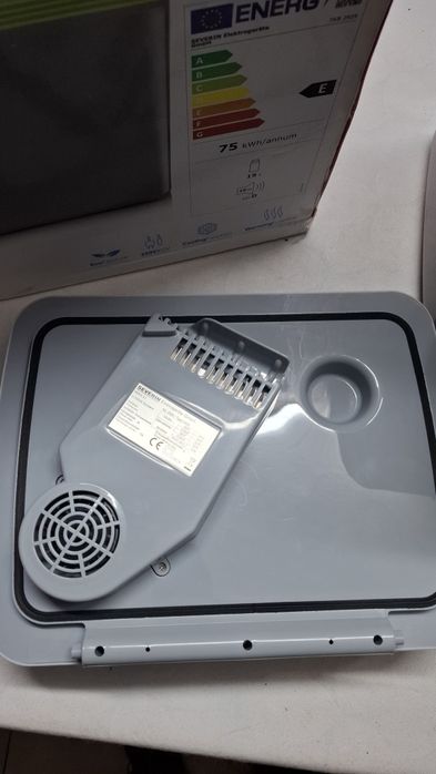 SEVERIN  Електрическа хладилна чанта 19л,охлаждане,затопляне,220v/12v.