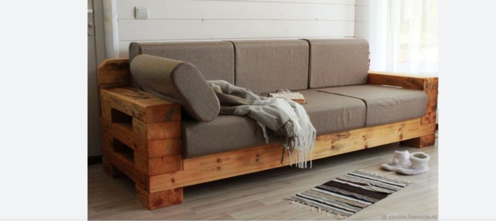 Диван деревянный