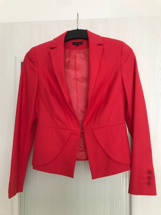 Костюм в две части: рокля (M) и сако (S) - 38% вълна, произведен в БГ