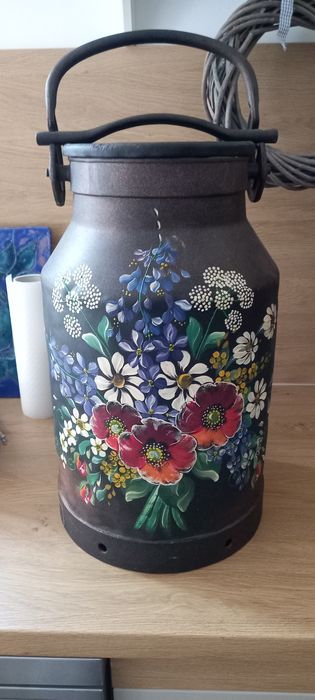 Pictură pe vase decorative