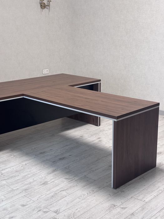 Стол руководителя, кабинет руководителя