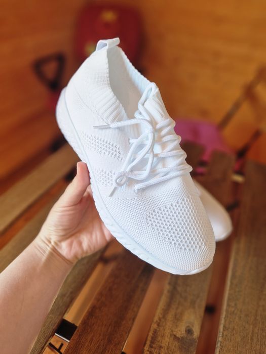 Кроссовки летние