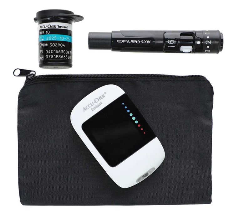 NOU Glucometru Accu-Chek Instant + 50 TESTE