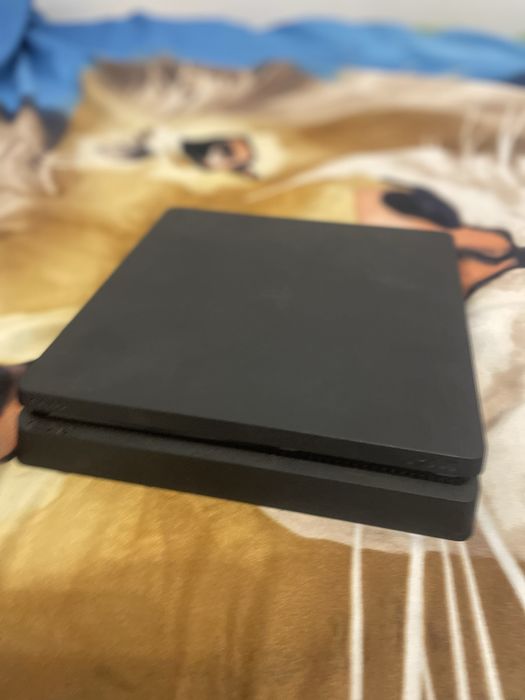 Playstation 4 (ps4) 1tb cu 2 manete si jocuri