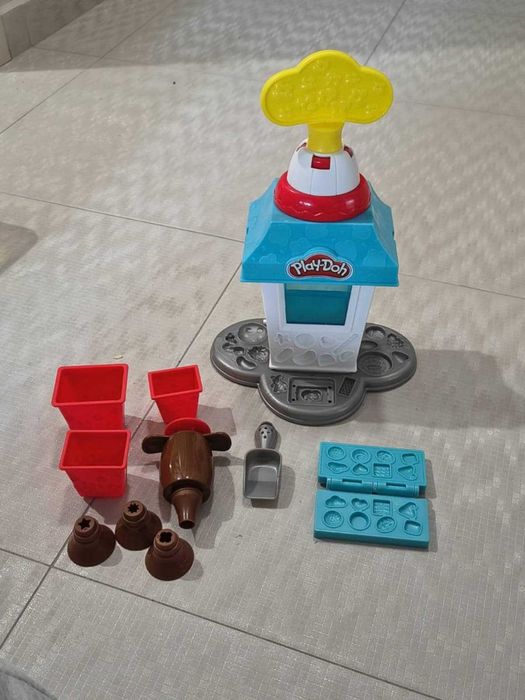 Play-Doh 4 комплекта + 24 чашки с пластилин