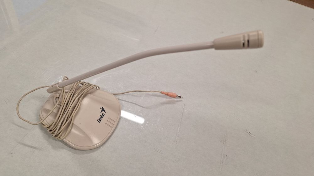Продавам микрофон Genius и USB лампа