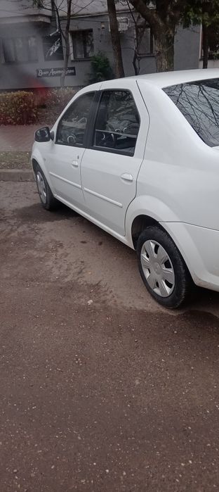 Vând Dacia Logan 2011