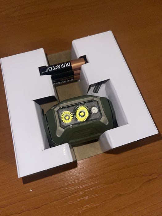 Vând lanternă drumeție PETZL ARIA 2 RGB