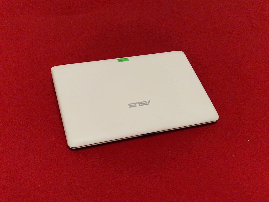 Mini laptop Asus funcțional doar la priza