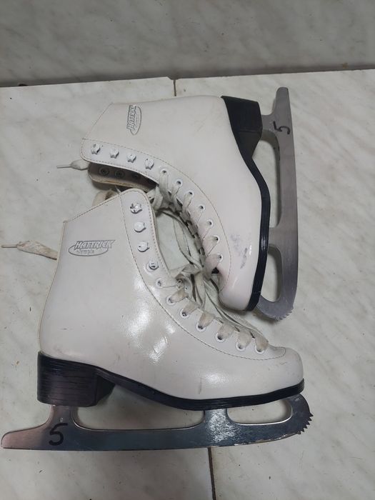 Patine gheata 5 patinaj artistic Hattrick marime 36 (23 cm)