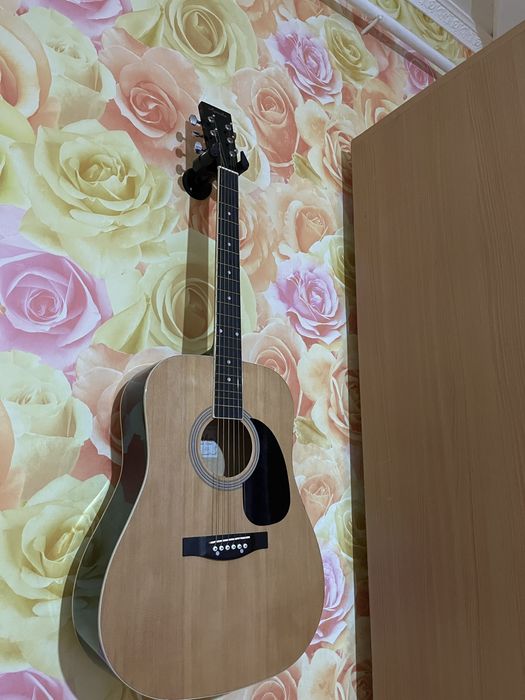 2 гитара сатылады.Модельдері:Agnetha,Adagio рр41